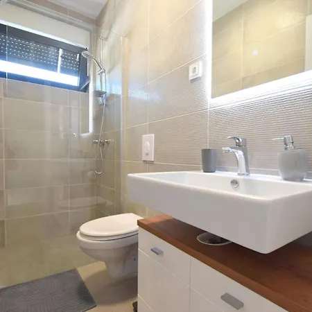 Nya Малинска